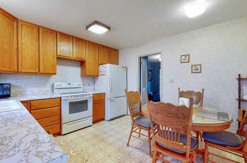 1707 Pheasant Ave, Twin Lakes, WI 53181-9745
