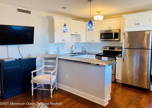 47 Fremont Ave, Pelican Island, NJ 08751-2146