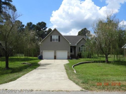 410 Greentree Dr, Raeford, NC 28376-6270