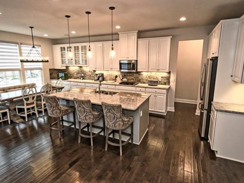 1100 Blackthorne Dr, Jeannette, PA 15644-4722