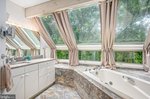 11103 Glade Dr, Herndon VA 20191-4707 exterior