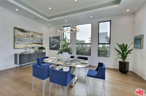 5128 Noble Ave, Van Nuys CA  91403-1376 exterior