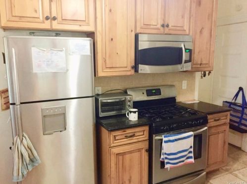 32 Friend St, Congers, NY 10920-2028