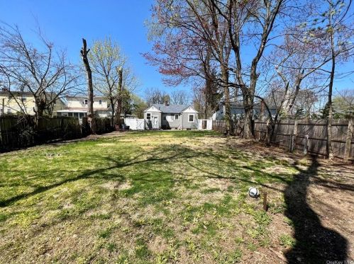 58 Main Ave, Wheatley Heights NY  11798-1324 exterior