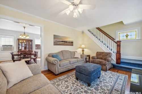 2354 Babylon St, North Wantagh, NY 11793-4502
