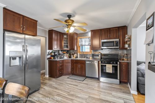 4 Krueger Pl, Middletown NJ  07748-5729 exterior