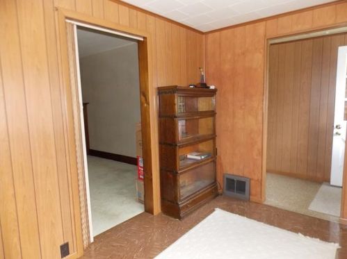 2009 Nippert Ave, Beaver Falls, PA 15010-1703