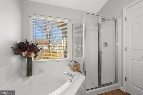 8806 Howland Pl, Bristow VA  20136-5708 exterior