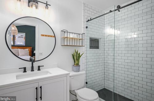 302 Hedgestone Ter, Leesburg VA  20176-4842 exterior