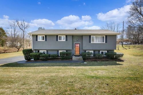 2839 Moreland St, Yorktown Hgts, NY 10598-2420