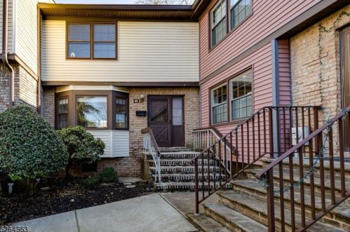 69 Highview Dr, Woodbridge, NJ 07095-3908
