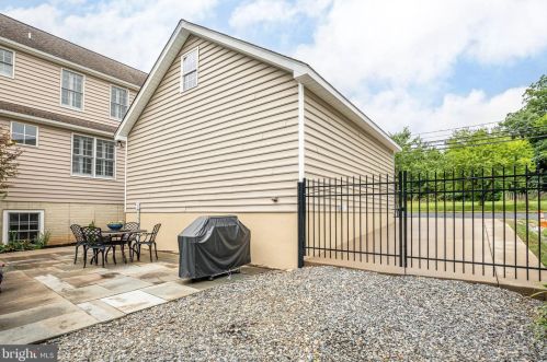 527 Willis St, Fredericksburg VA  22401-5650 exterior