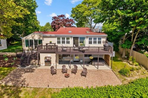 116 Namquid Dr, Warwick, RI 02888-5640