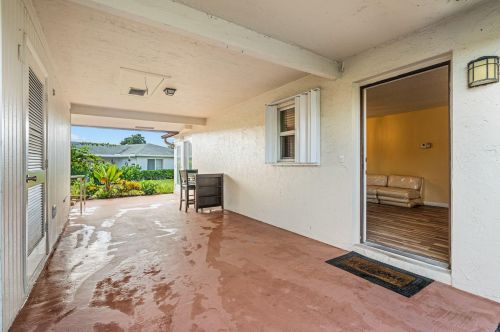 550 Sandpiper Cir, Delray Beach, FL 33445-1821