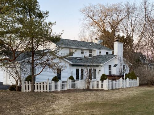 1947 Glen Oaks Ln, Thiensville WI  53092-2903 exterior