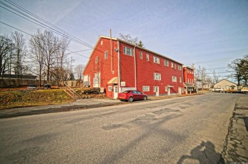 28 Railroad Ave, Montgomery NY  12549-1126 exterior