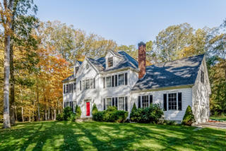 14 Reservoir Rd, Clinton, CT 06413-1202