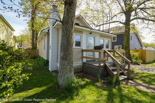 1037 3rd Ave, Belmar, NJ 07719-3367