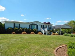 220 Roberts Farm Rd, Reidsville, NC 27320-7437