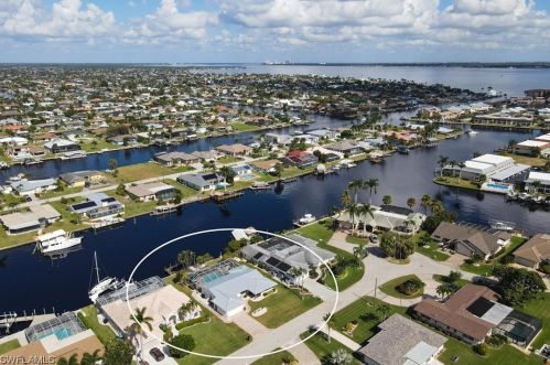 1717 41st St, Cape Coral, FL 33904-6400