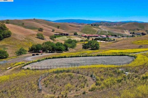 6901 Johnston Rd, Pleasanton CA  94588-9460 exterior