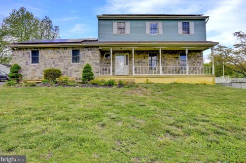 1711 Chestnut St, Dale, PA 19504-8969