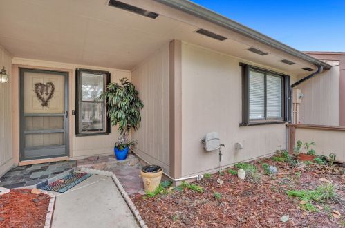 7 Farnworth Dr, Boynton Beach FL  33426-8147 exterior