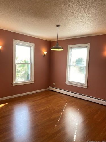 96 Charter Oak St, Manchester CT  06040-6211 exterior