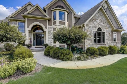 3274 Waterleaf Ln, Chenequa, WI 53029-8334