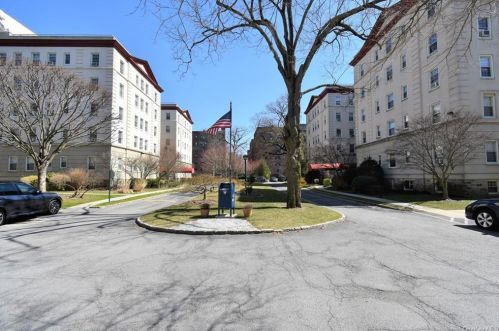 2 Park Ln, Mount Vernon NY  10552-3441 exterior