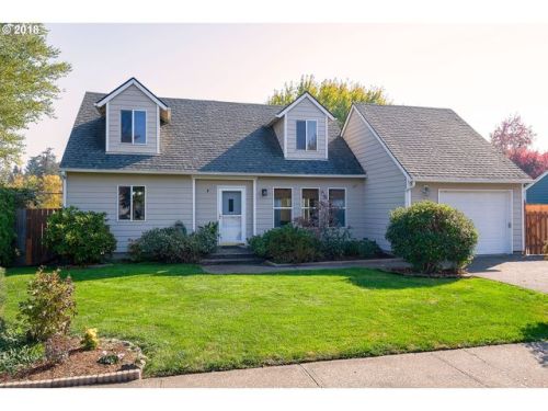 700 Hermanson St, Woodburn, OR 97071-5849