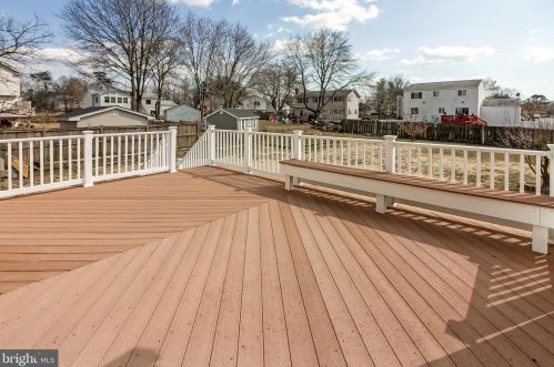 7337 Hooes Rd, Springfield VA 22152-3704 exterior