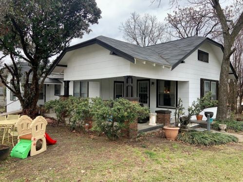 5628 Forest Hill Dr, Fort Worth, TX 76119-6707