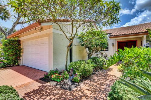 6 Glens Dr, Boynton Beach, FL 33436-6207