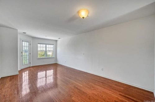 122 Northview Ct, Peekskill NY  10566-4439 exterior