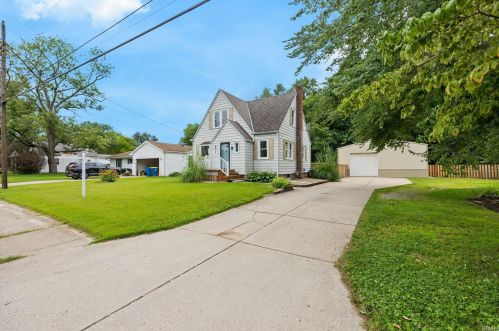 801 Berry Ave, Mishawaka, IN 46545-8846