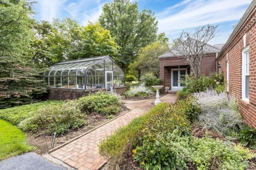 169 Country Club Rd, Sewickley, PA 15143-9448