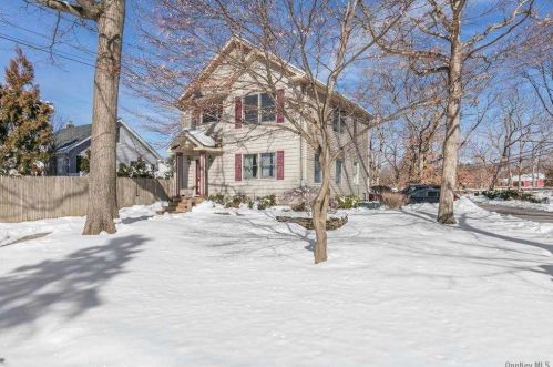 11 Cypress Pl, Huntington Station, NY 11747-1101