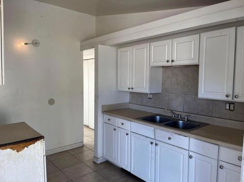 188 Santa Clara Dr, Vista, CA 92083-6223