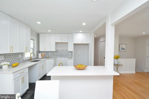 2608 Pioneer Ln, Falls Church VA  22043-3413 exterior