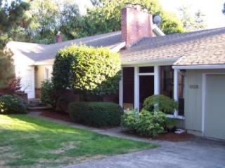5128 Hamilton St, Portland, OR 97221-2046