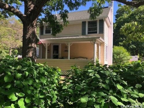 148 Beaver Dam Rd, Brookhaven, NY 11719-9706
