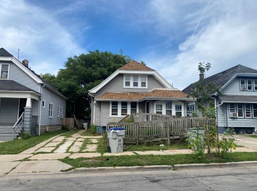3845 17th St, Milwaukee, WI 53206-2424