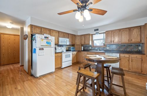167 Paradise Dr, West Bend WI  53095-5163 exterior