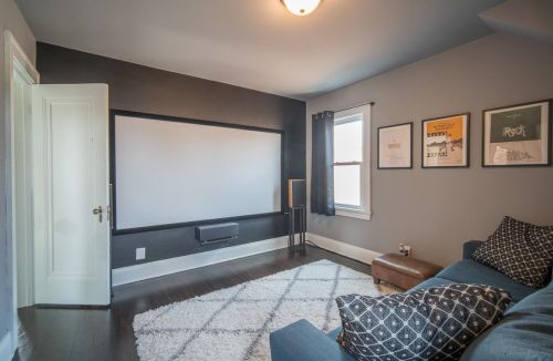 1722 57, Milwaukee WI 53220-3123 exterior