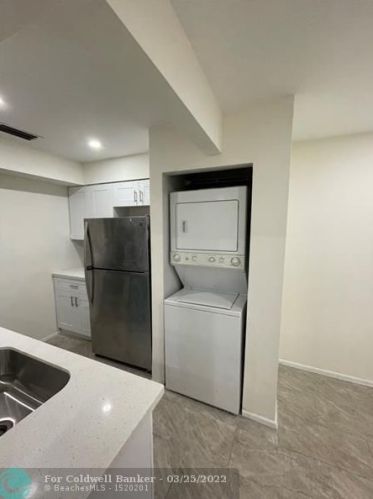 9667 15 Ct, Hollywood FL 33024-4429 exterior