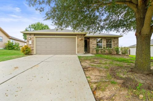353 Lake Washington Dr, Uhland, TX 78640-5760