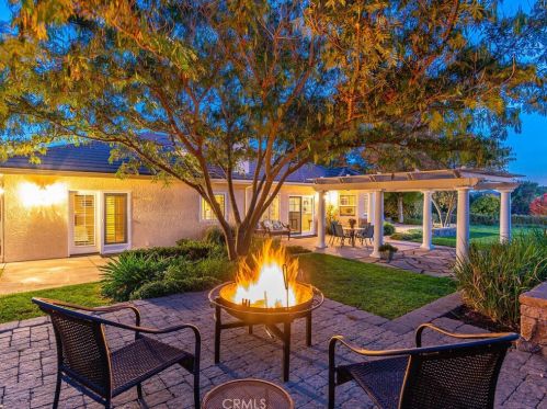 210 Foxtail Ln, Templeton CA  93465-8714 exterior