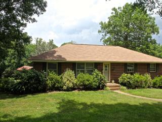 15 Hoyt Rd, Oak Park, NC 28704-9418