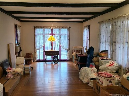 4 Baltic Rd, Norwich, CT 06360-9414